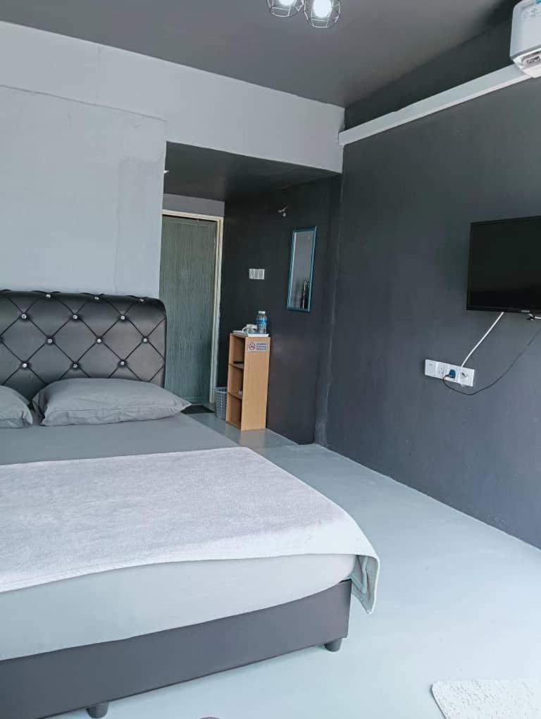 Adana Homestay & Pool Kangar Buitenkant foto